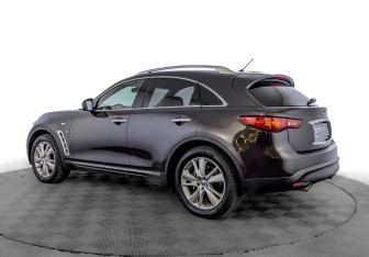 Подержанный автомобиль Infiniti QX70 2016 года (7 фото)