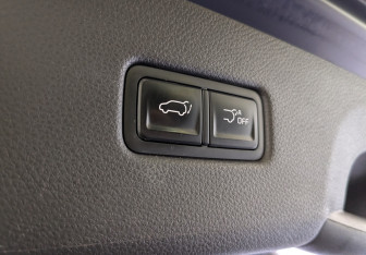 Подержанный автомобиль Kia Carnival 2021 года (12 фото)