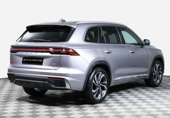 Подержанный автомобиль Geely Monjaro 2022 года (5 фото)