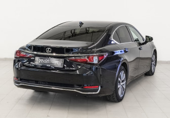 Подержанный автомобиль Lexus ES 2021 года (5 фото)