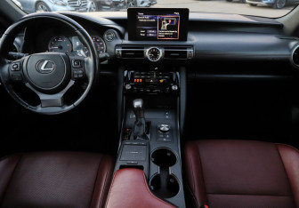 Подержанный автомобиль Lexus IS Sedan 2021 года (12 фото)
