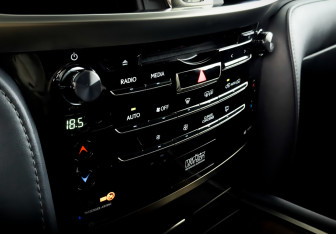 Подержанный автомобиль Lexus LX 2016 года (30 фото)