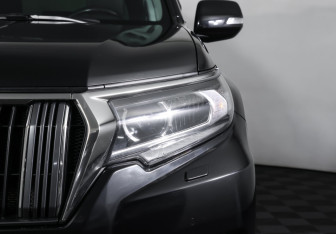 Подержанный автомобиль Toyota Land Cruiser Prado 2019 года (26 фото)