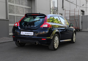 Подержанный автомобиль Volvo C30 2009 года (4 фото)