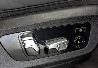 Подержанный автомобиль BMW X5 2025 года (26 фото)