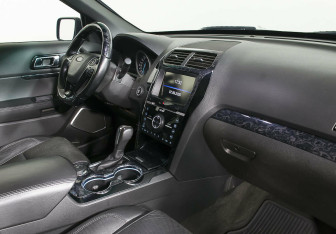 Подержанный автомобиль Ford Explorer 2012 года (10 фото)