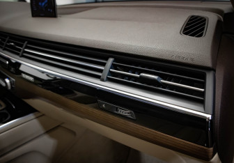 Подержанный автомобиль Audi Q7 2016 года (30 фото)