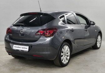 Подержанный автомобиль Opel Astra Hatchback 2011 года (5 фото)