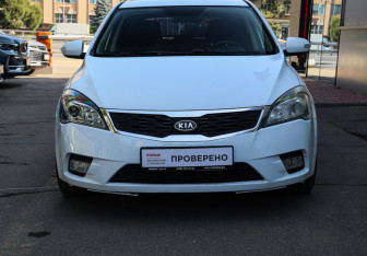 Подержанный автомобиль Kia Ceed Hatchback 2010 года (2 фото)