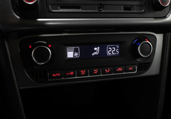 Подержанный автомобиль Volkswagen Polo Sedan 2016 года (19 фото)