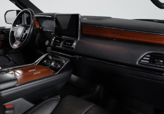 Подержанный автомобиль Lincoln Navigator 2021 года (9 фото)