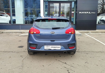Подержанный автомобиль Kia Ceed Hatchback 2018 года (6 фото)