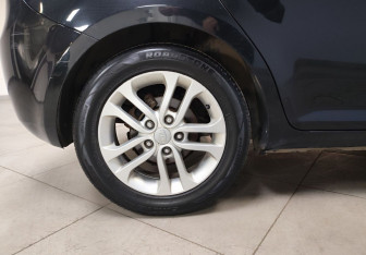 Подержанный автомобиль Kia Ceed Hatchback 2009 года (9 фото)