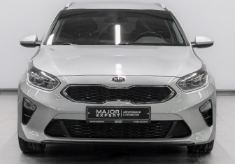 Подержанный автомобиль Kia Ceed Wagon 2021 года (2 фото)