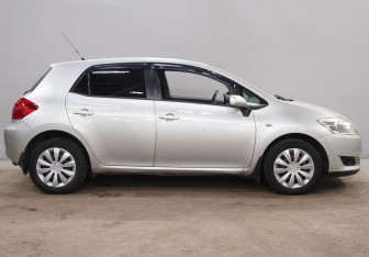 Подержанный автомобиль Toyota Auris Hatchback 2009 года (4 фото)