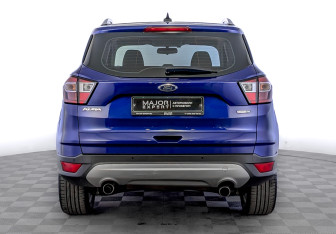 Подержанный автомобиль Ford Kuga 2018 года (6 фото)