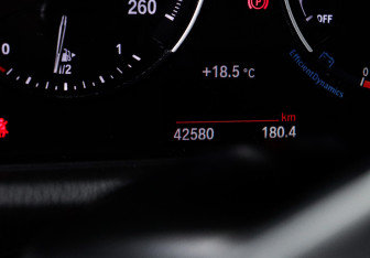 Подержанный автомобиль BMW X1 2021 года (11 фото)
