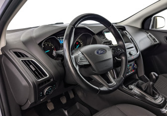 Подержанный автомобиль Ford Focus Wagon 2017 года (15 фото)