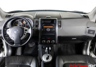 Подержанный автомобиль Nissan X-Trail 2008 года (11 фото)