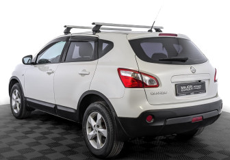 Подержанный автомобиль Nissan Qashqai 2013 года (7 фото)