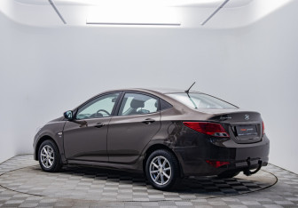 Подержанный автомобиль Hyundai Solaris Sedan 2016 года (7 фото)