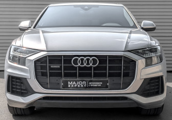 Подержанный автомобиль Audi Q8 2021 года (2 фото)