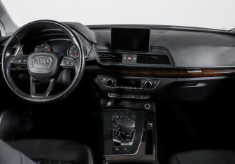 Подержанный автомобиль Audi Q5 2017 года (12 фото)