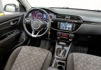Подержанный автомобиль Kia Rio Hatchback 2020 года (13 фото)