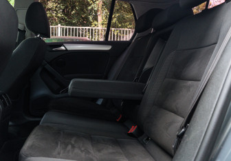 Подержанный автомобиль Volkswagen Golf Hatchback 2012 года (8 фото)