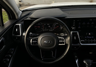 Подержанный автомобиль Kia Sorento 2021 года (16 фото)