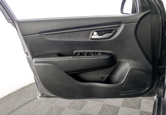 Подержанный автомобиль Kia Rio Hatchback 2021 года (19 фото)