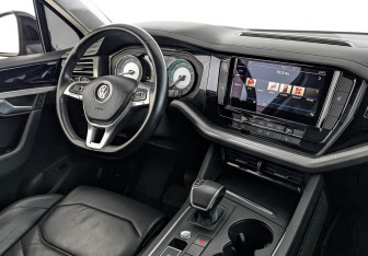 Подержанный автомобиль Volkswagen Touareg 2019 года (30 фото)