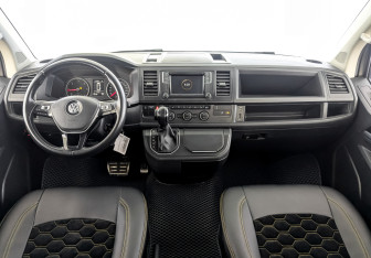Подержанный автомобиль Volkswagen Multivan 2019 года (15 фото)