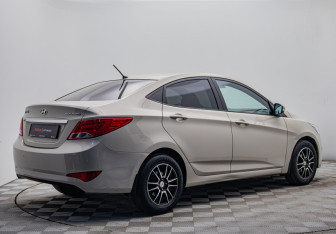 Подержанный автомобиль Hyundai Solaris Sedan 2015 года (5 фото)