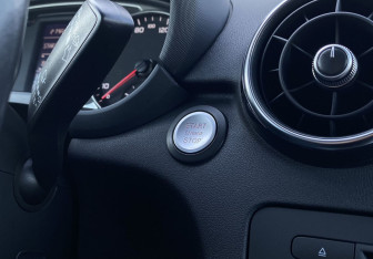 Подержанный автомобиль Audi A1 2013 года (15 фото)