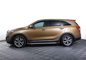 Подержанный автомобиль Kia Sorento 2017 года (8 фото)