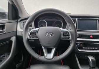 Подержанный автомобиль Hyundai Sonata 2019 года (12 фото)
