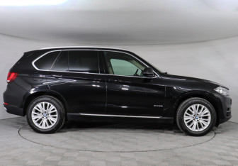 Подержанный автомобиль BMW X5 2017 года (6 фото)