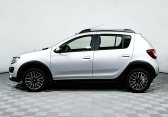 Подержанный автомобиль Renault Sandero 2016 года (3 фото)