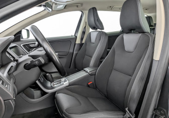 Подержанный автомобиль Volvo XC60 2012 года (20 фото)