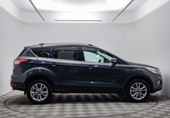 Подержанный автомобиль Ford Kuga 2018 года (4 фото)
