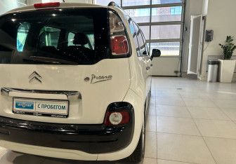 Подержанный автомобиль Citroen C3 Picasso 2012 года (9 фото)