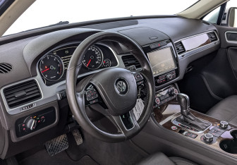 Подержанный автомобиль Volkswagen Touareg 2013 года (15 фото)