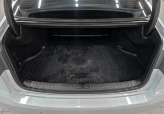 Подержанный автомобиль Hyundai Genesis 2014 года (9 фото)