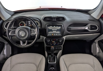 Подержанный автомобиль Jeep Renegade 2018 года (14 фото)