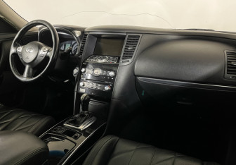 Подержанный автомобиль Infiniti FX 2009 года (9 фото)