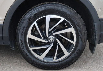 Подержанный автомобиль Volkswagen Tiguan 2018 года (9 фото)