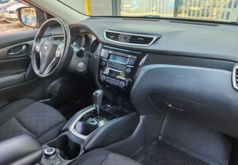 Подержанный автомобиль Nissan X-Trail 2018 года (12 фото)