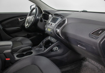 Подержанный автомобиль Hyundai ix35 2011 года (9 фото)