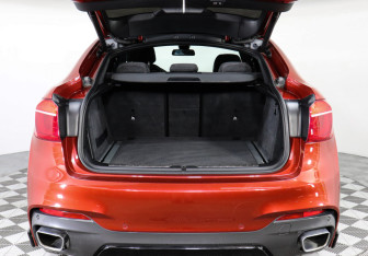 Подержанный автомобиль BMW X6 2016 года (9 фото)